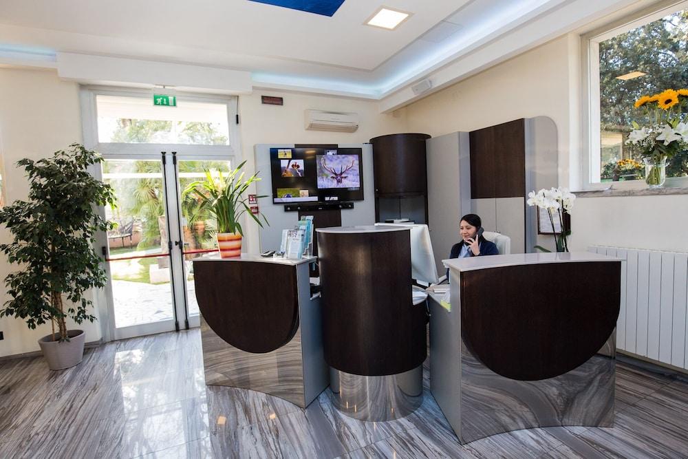 Hotel Roma Marina di Massa Extérieur photo