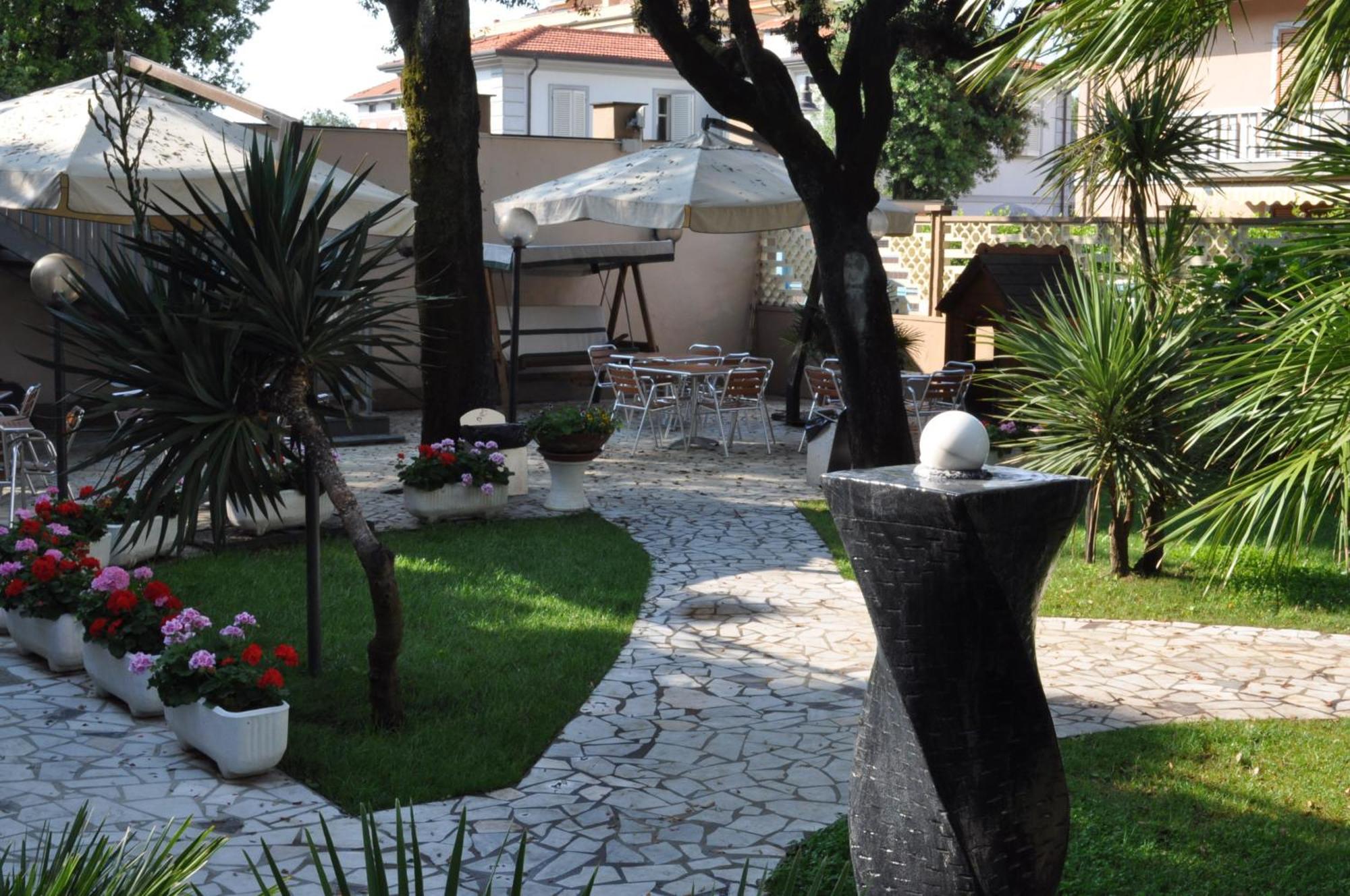 Hotel Roma Marina di Massa Extérieur photo