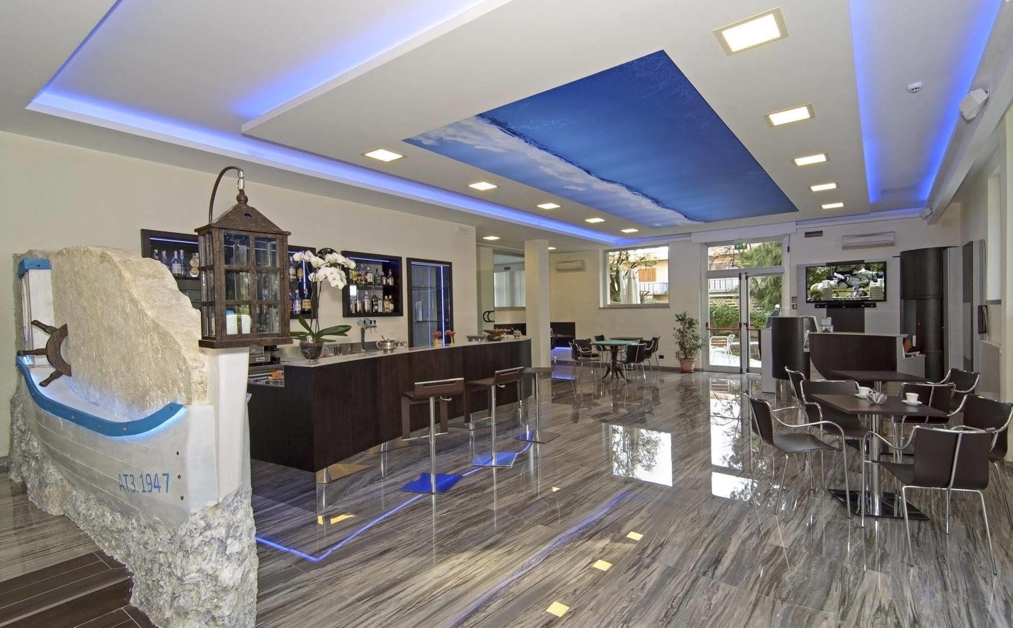 Hotel Roma Marina di Massa Extérieur photo