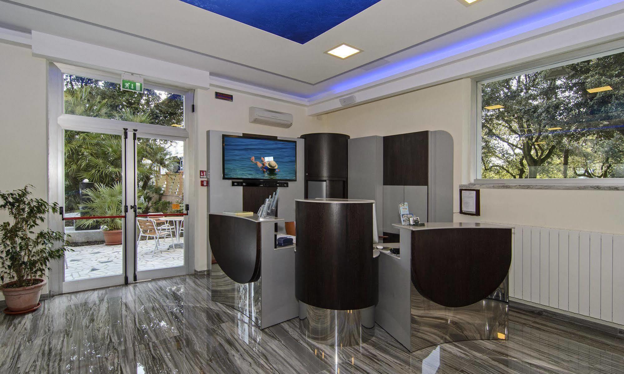 Hotel Roma Marina di Massa Extérieur photo