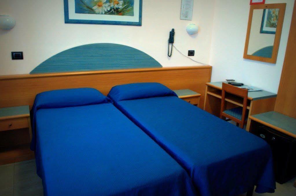 Hotel Roma Marina di Massa Extérieur photo